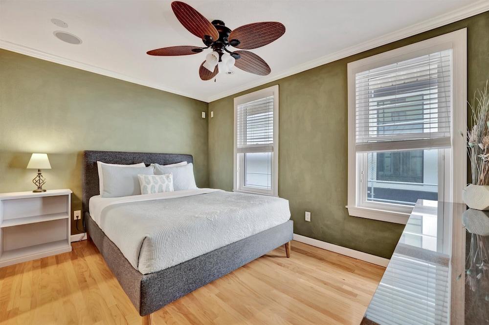 Stones Throw Beachfront Luxury Suites photo 14