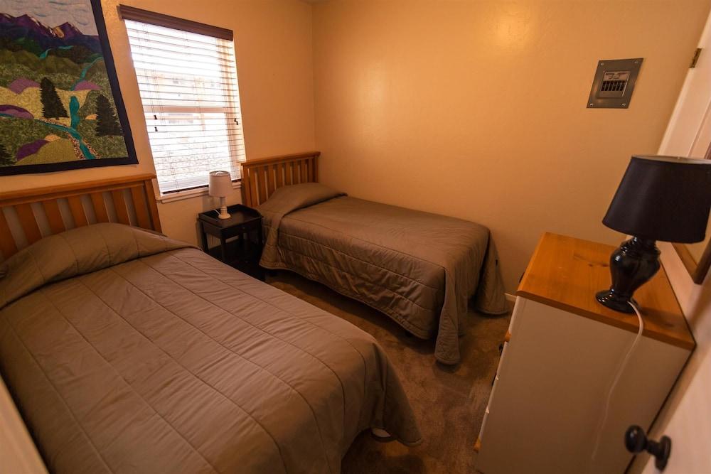 Auslander Condominiums photo 42