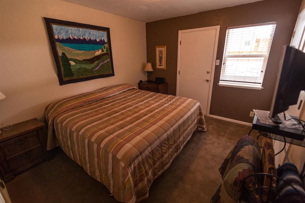 Auslander Condominiums photo 41