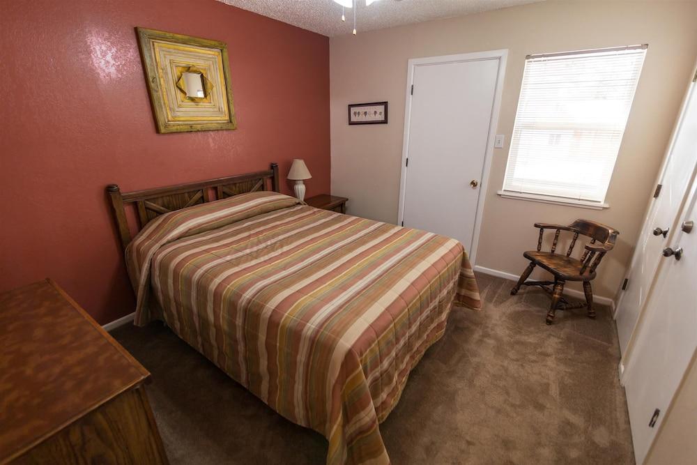 Auslander Condominiums photo 44