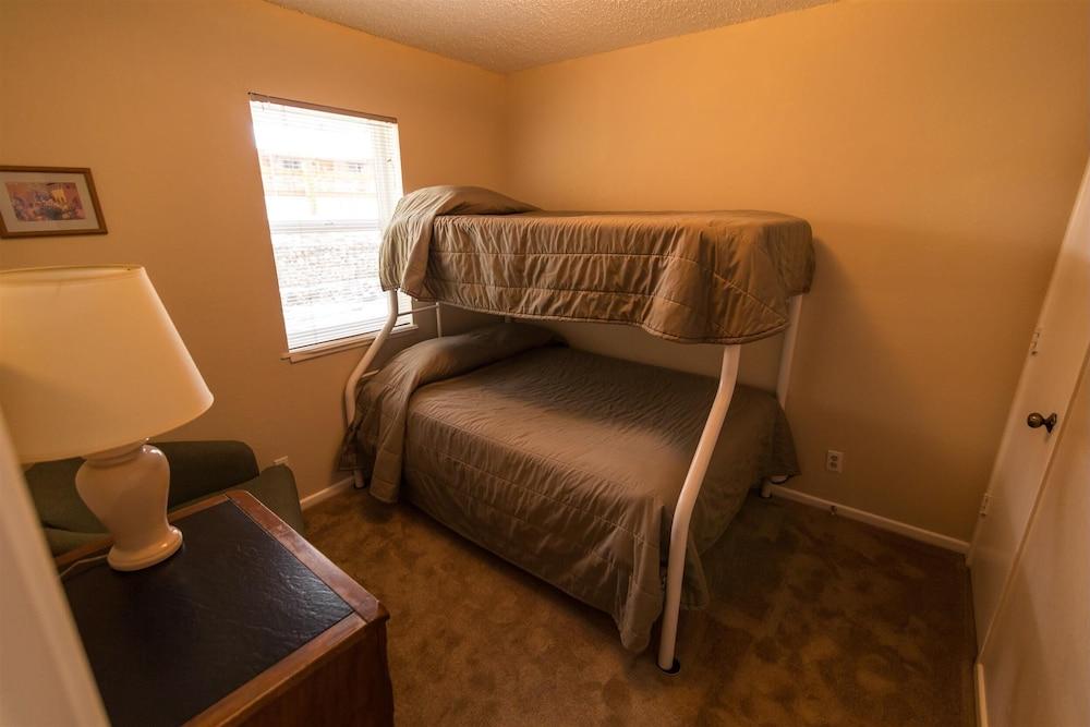Auslander Condominiums photo 31
