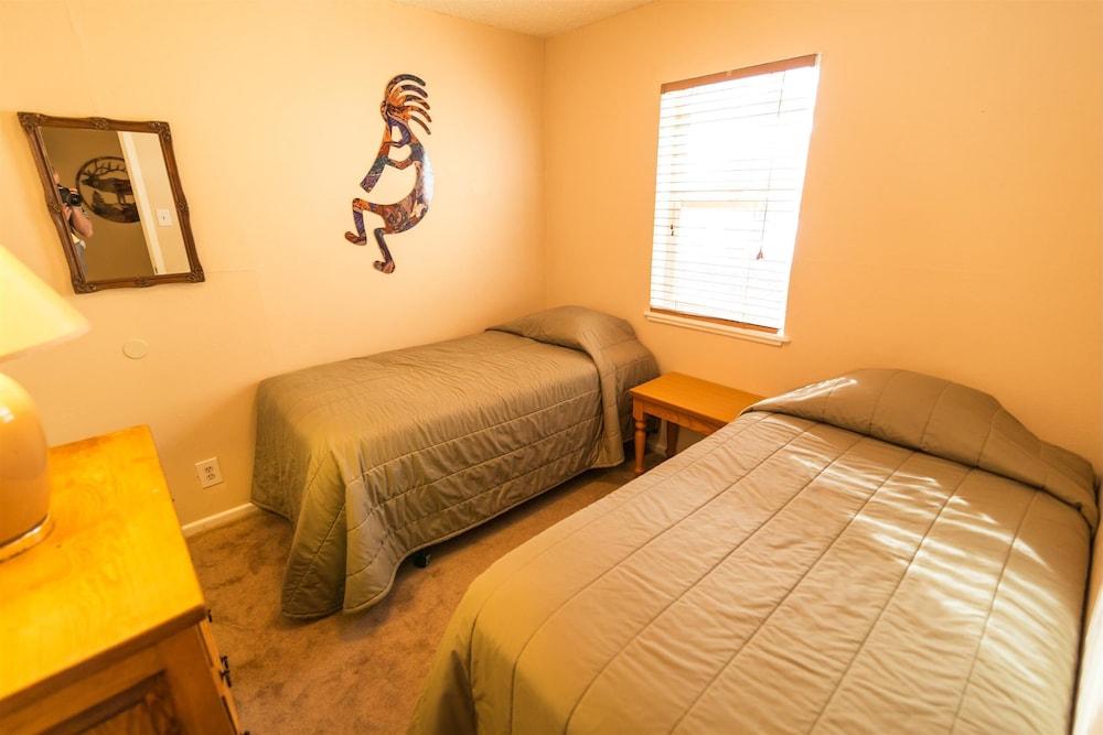 Auslander Condominiums photo 39