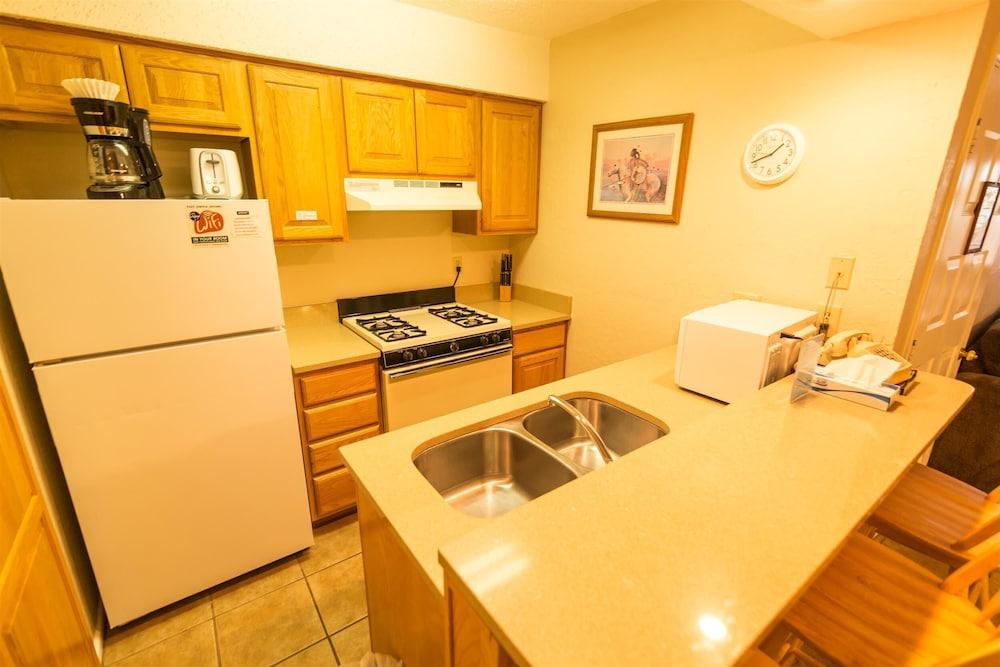 Auslander Condominiums photo 60