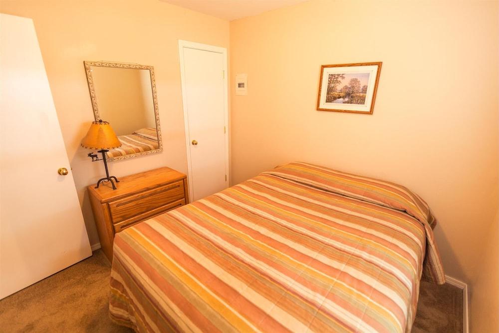 Auslander Condominiums photo 29