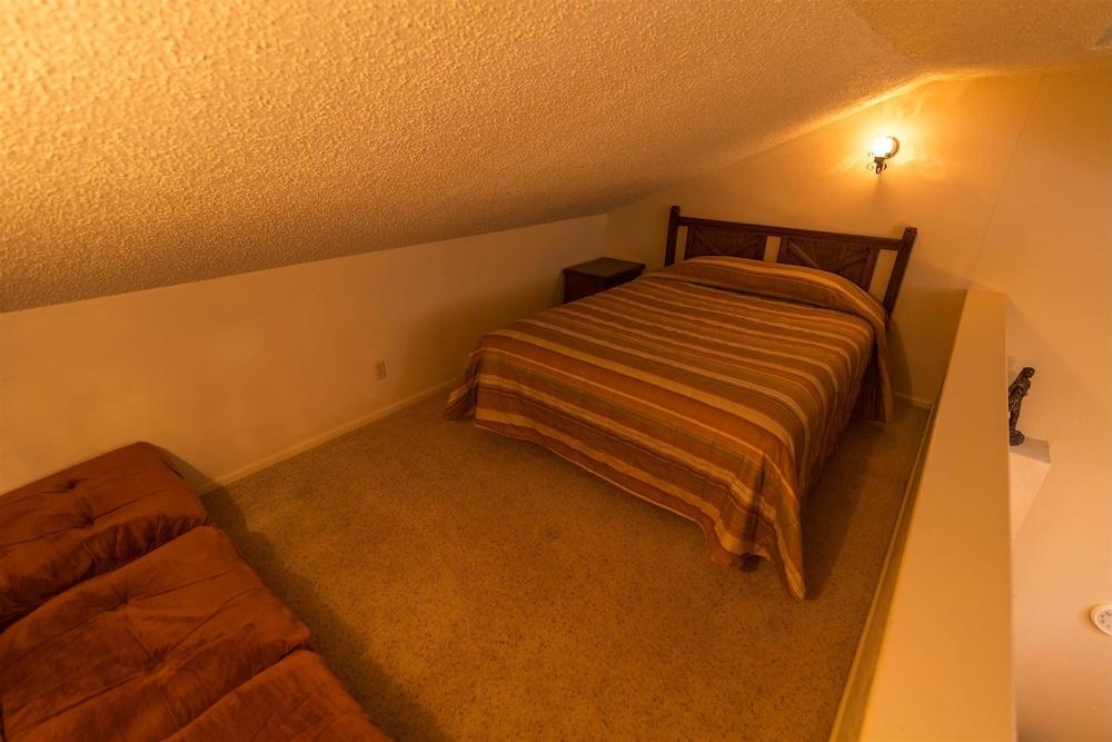 Auslander Condominiums photo 48