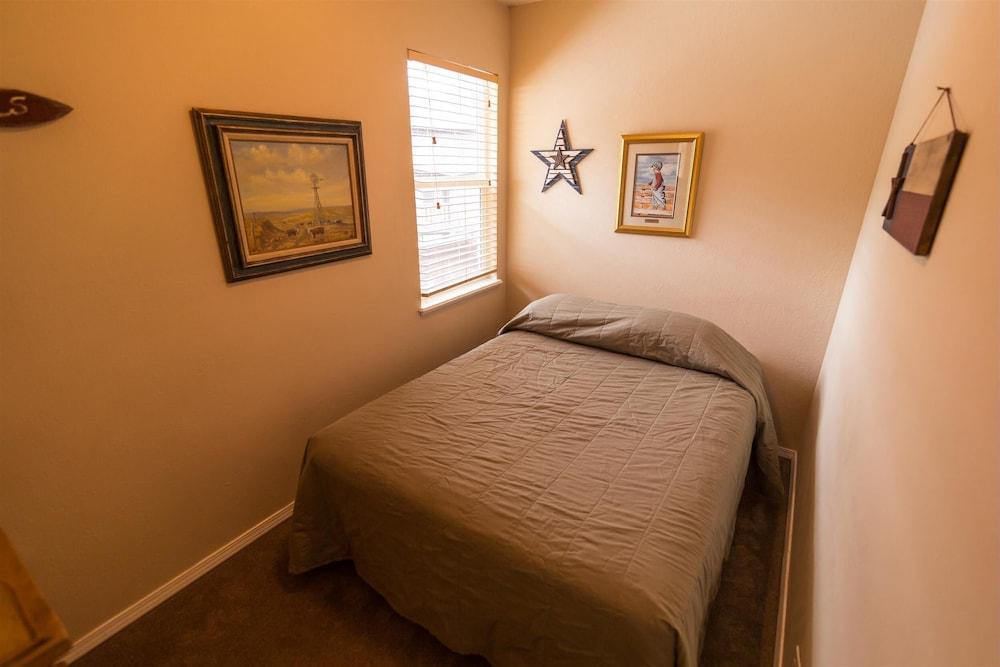 Auslander Condominiums photo 59