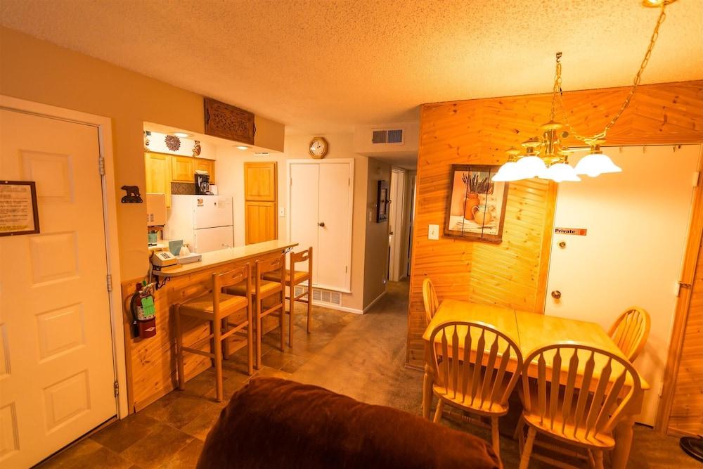 Auslander Condominiums photo 4