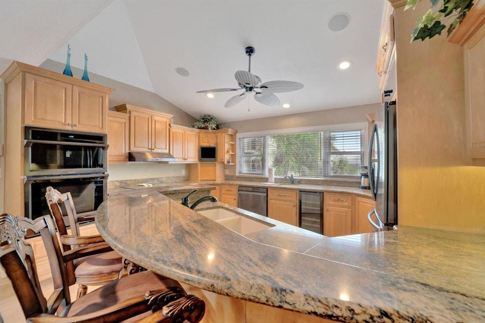 Stones Throw Beachfront Luxury Suites photo 35