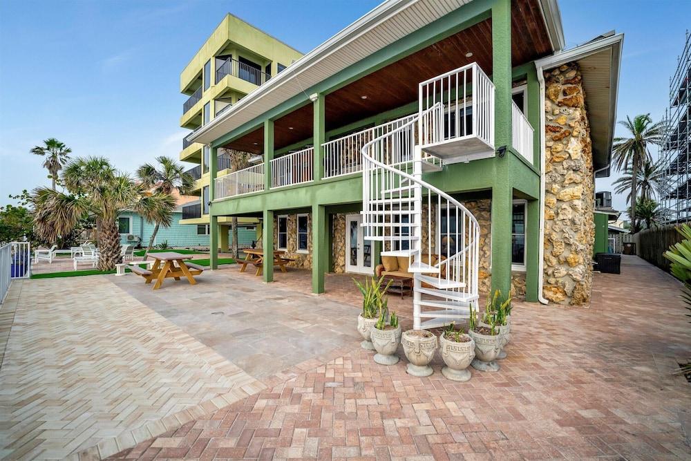 Stones Throw Beachfront Luxury Suites photo 92