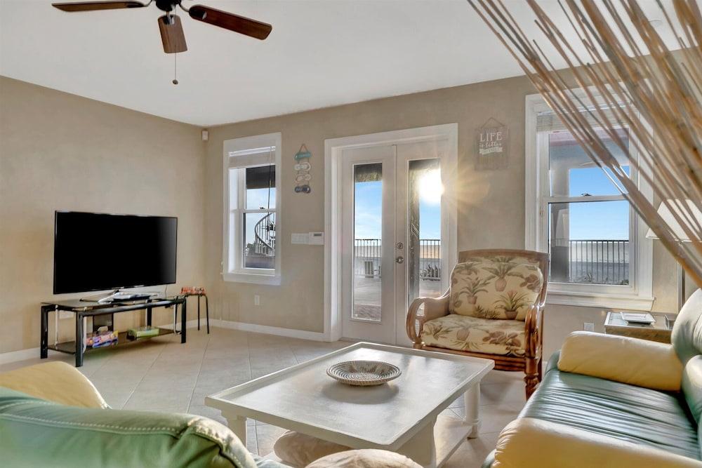 Stones Throw Beachfront Luxury Suites photo 50