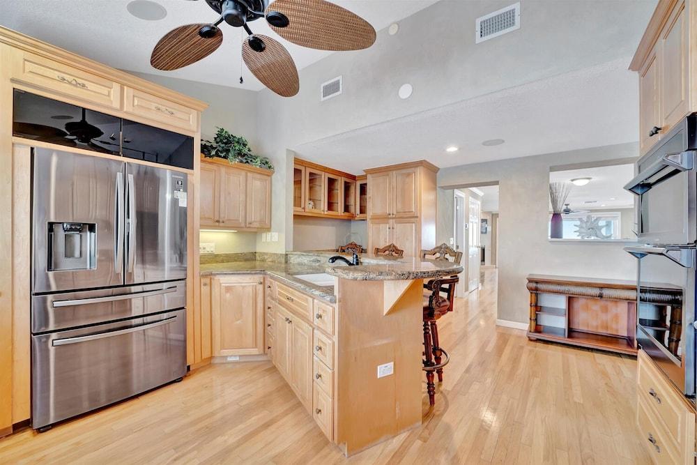 Stones Throw Beachfront Luxury Suites photo 39