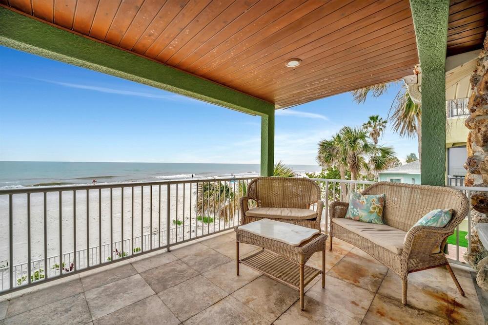 Stones Throw Beachfront Luxury Suites photo 59