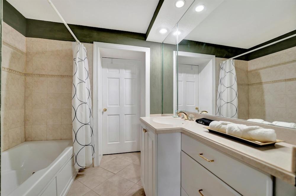 Stones Throw Beachfront Luxury Suites photo 71