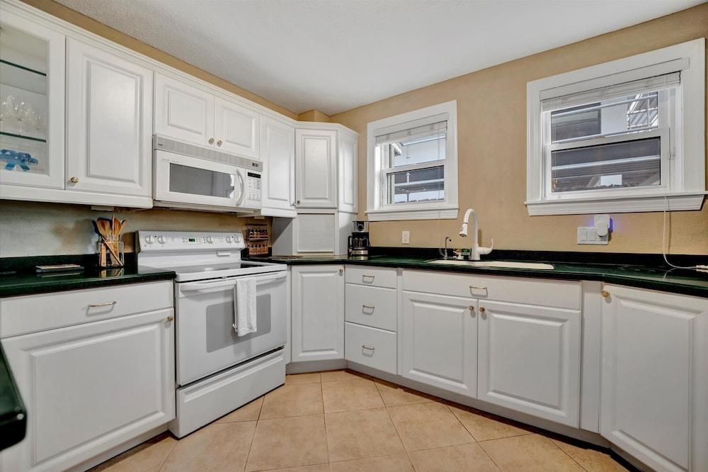 Stones Throw Beachfront Luxury Suites photo 27