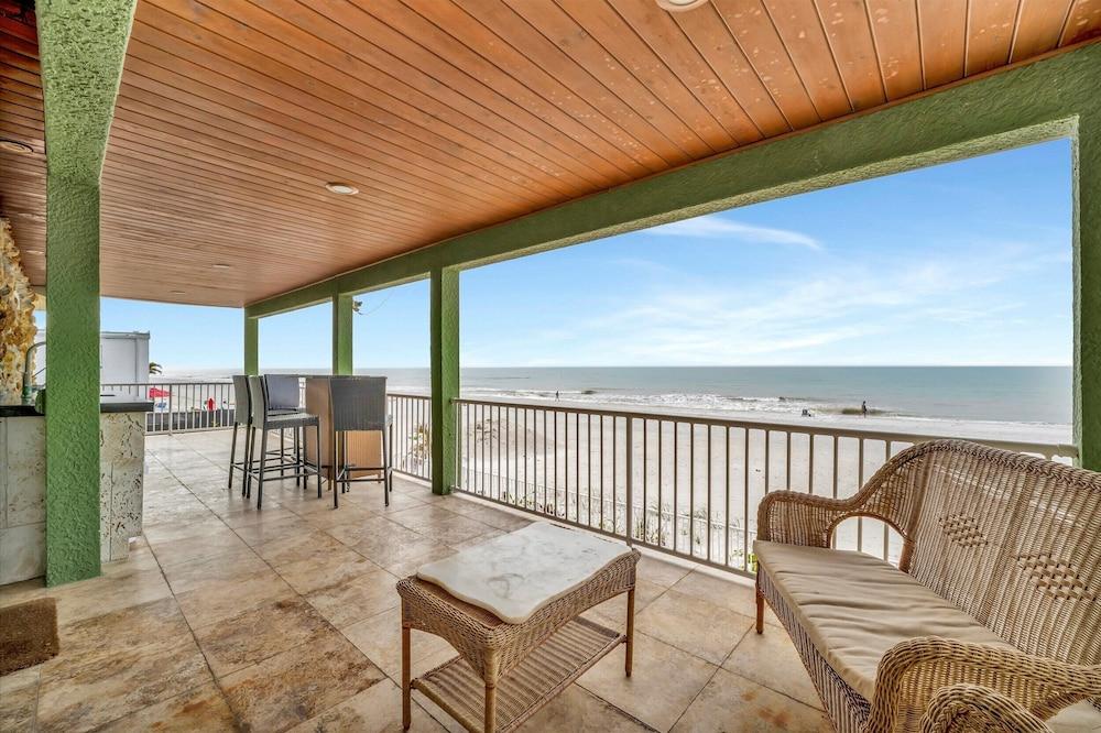 Stones Throw Beachfront Luxury Suites photo 61