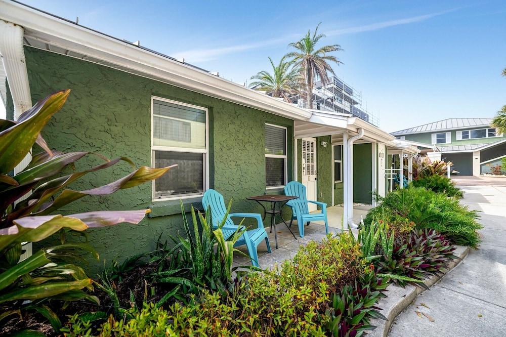 Stones Throw Beachfront Luxury Suites photo 77