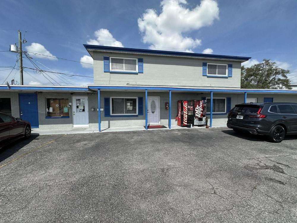 Base Motel By OYO South Tampa photo 13