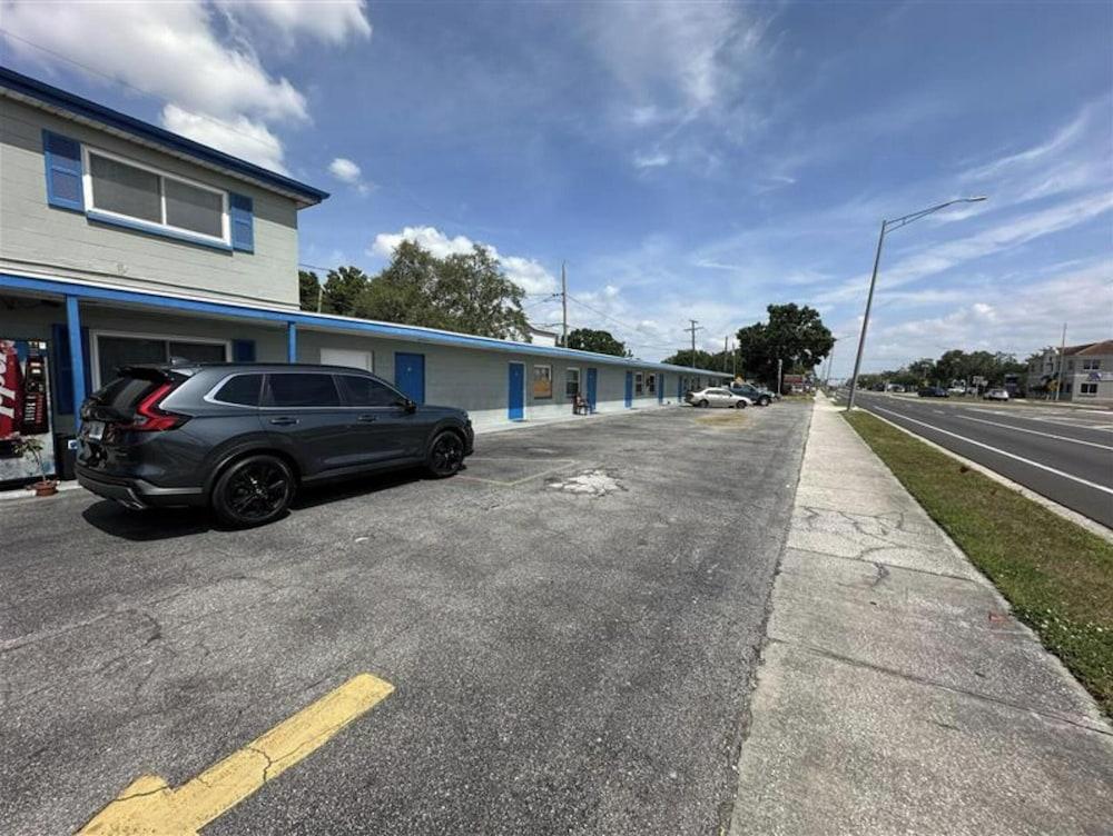 Base Motel By OYO South Tampa photo 1