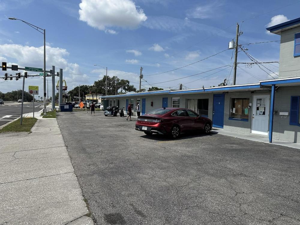 Base Motel By OYO South Tampa photo 14