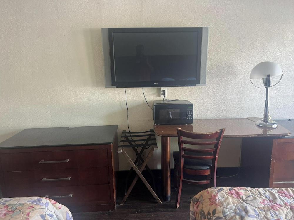 Capitol Inn by Belvilla Richmond Airport VA photo 4