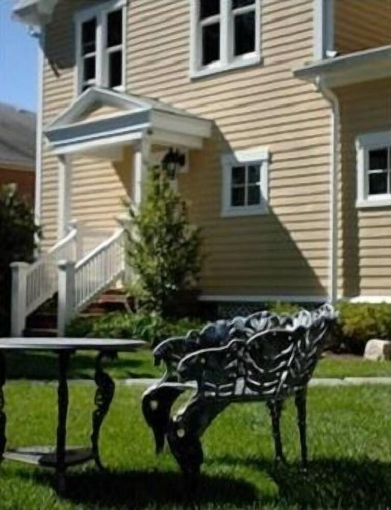 Inn at 202 Dover photo 36