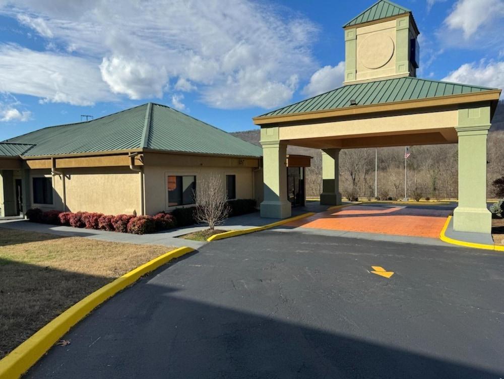 Quality Inn Harriman photo 25