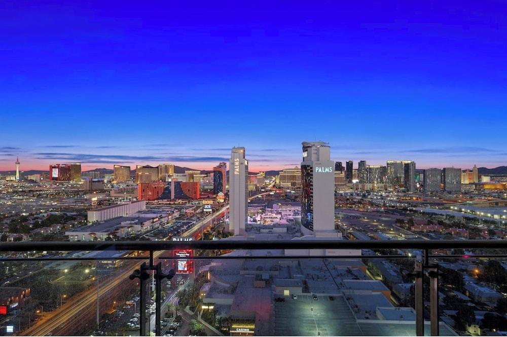 Ava's Suite 37th FLR PALMS PLACE photo 17