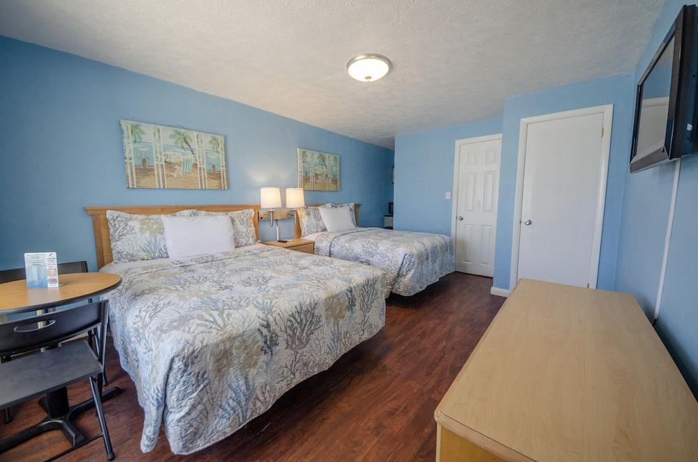 Surf Comber Motel photo 22