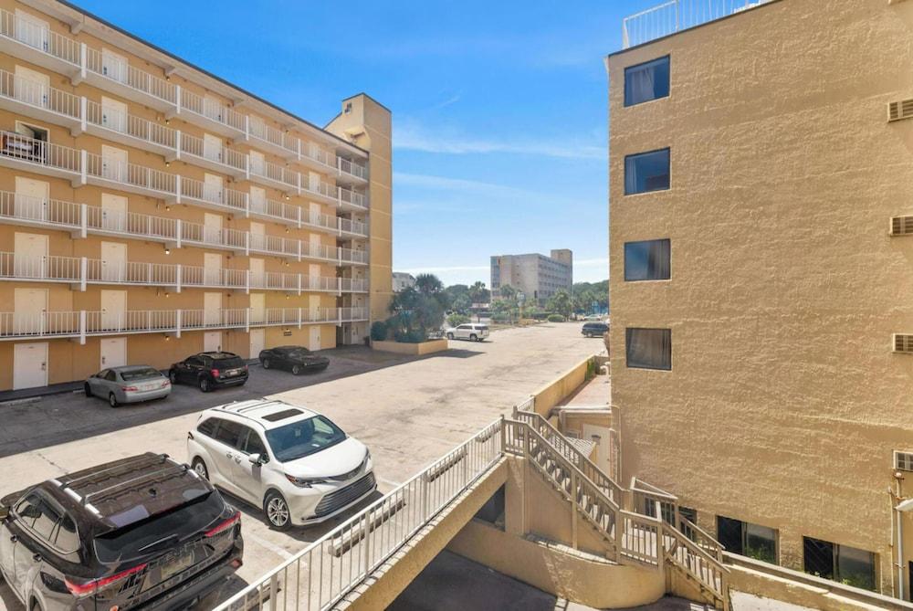 Capital O Sunset Waves Hotel Myrtle Beach Oceanfront photo 13
