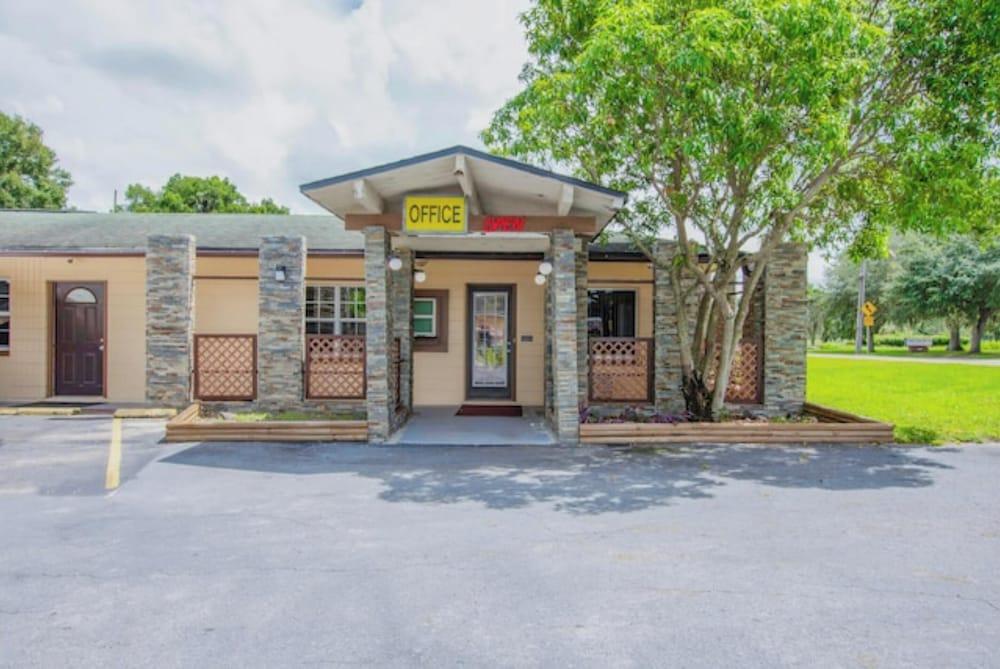 OYO Budget Inn Bartow photo 2