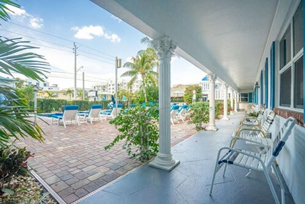 Carriage House Resort Motel photo 2