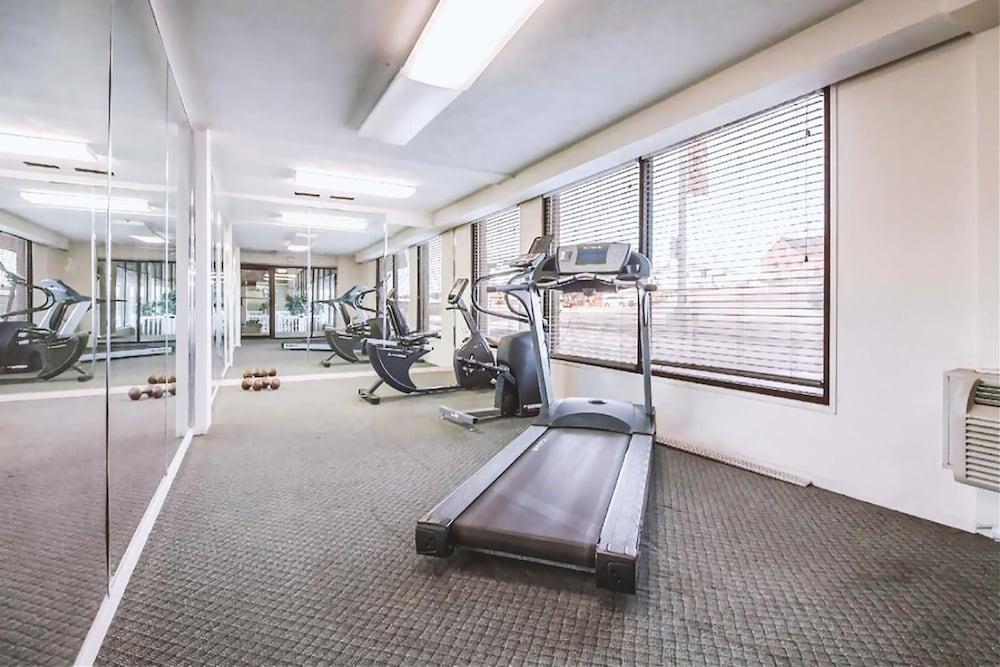 Coratel Inn & Suites By Jasper McCook photo 25