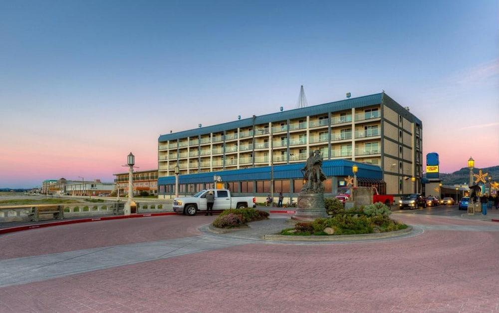 Promenade Inn & Suites Oceanfront photo 1