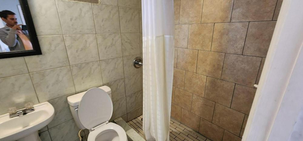 OYO Budget Inn Bartow photo 15