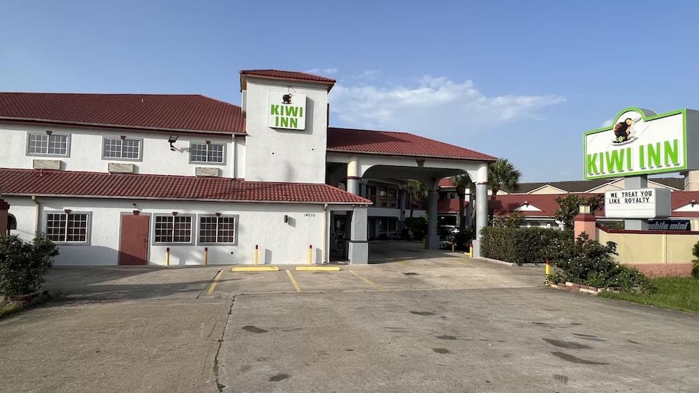 Kiwi Inn Capital O Houston - Hwy 249 photo 1