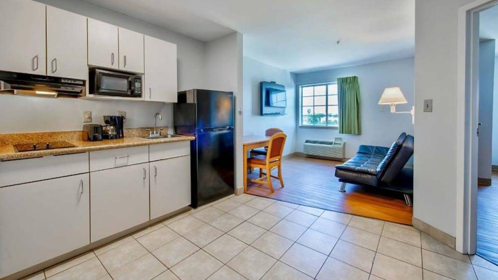 Oyo Townhouse Sulphur,LA Extended Stay I-10 photo 23