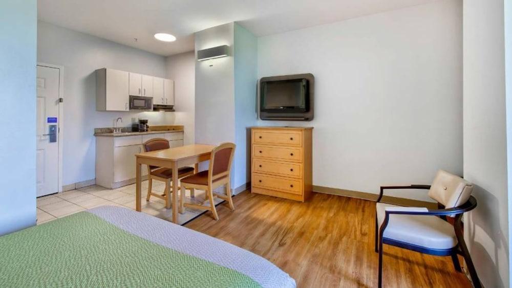 Oyo Townhouse Sulphur,LA Extended Stay I-10 photo 6