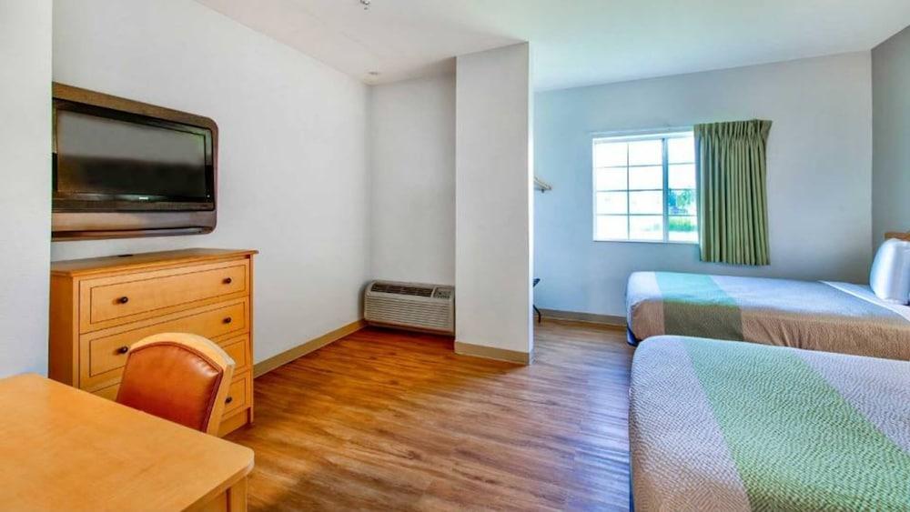 Oyo Townhouse Sulphur,LA Extended Stay I-10 photo 10