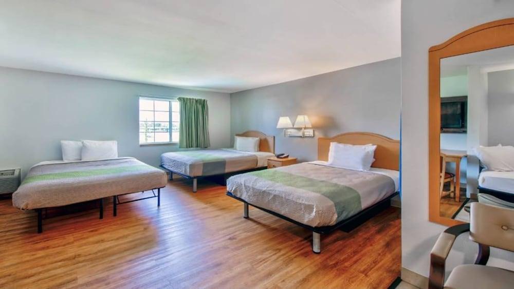 Oyo Townhouse Sulphur,LA Extended Stay I-10 photo 11