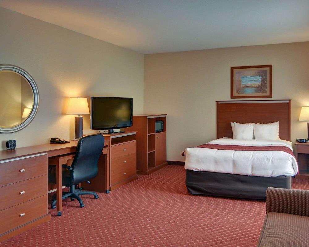 Quality Suites Near Cedar Creek Lake photo 11