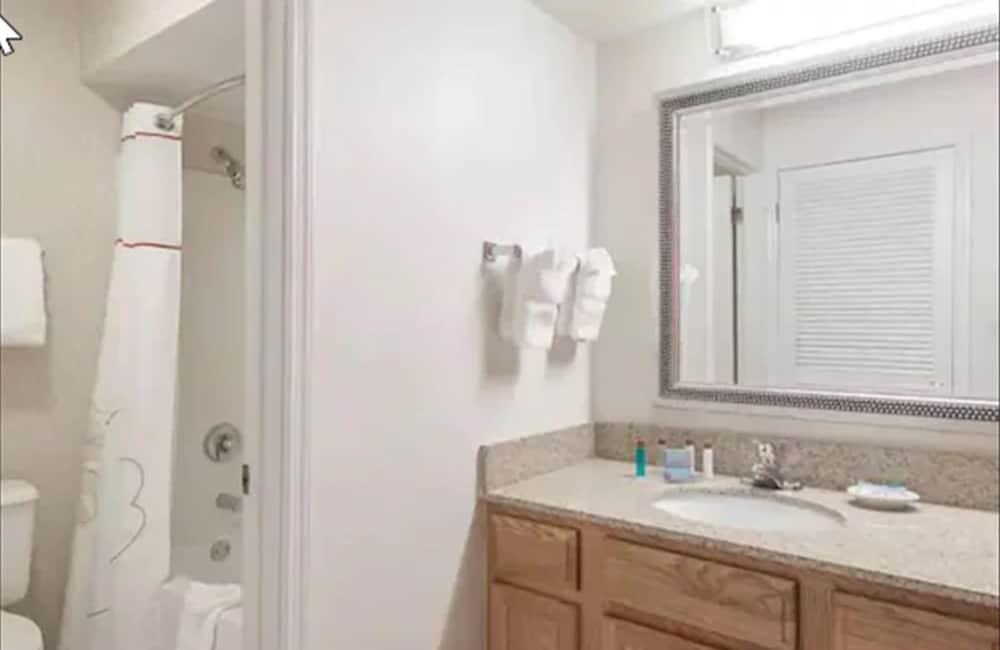 Value Suites Extended Stay - St Louis photo 7