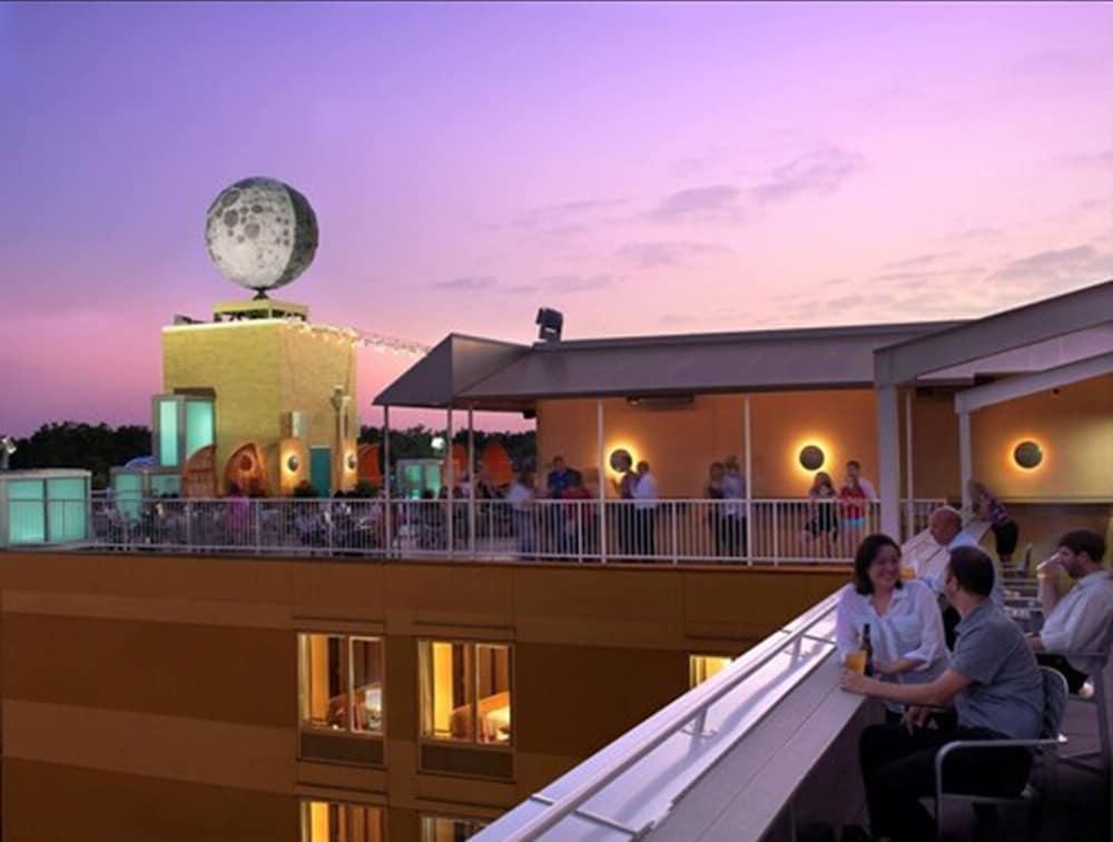 Moonrise Hotel photo 38