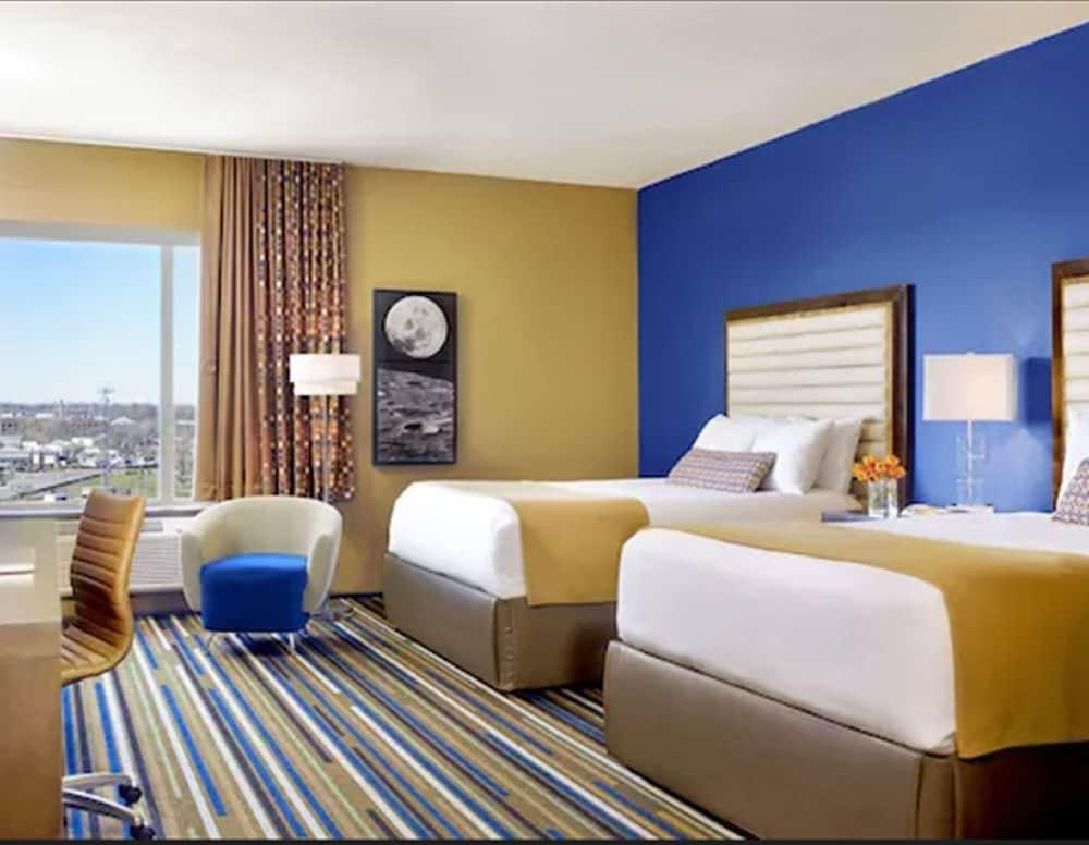 Moonrise Hotel photo 12