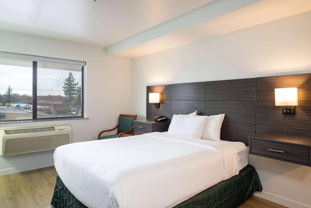 Baymont by Wyndham Bellingham photo 11