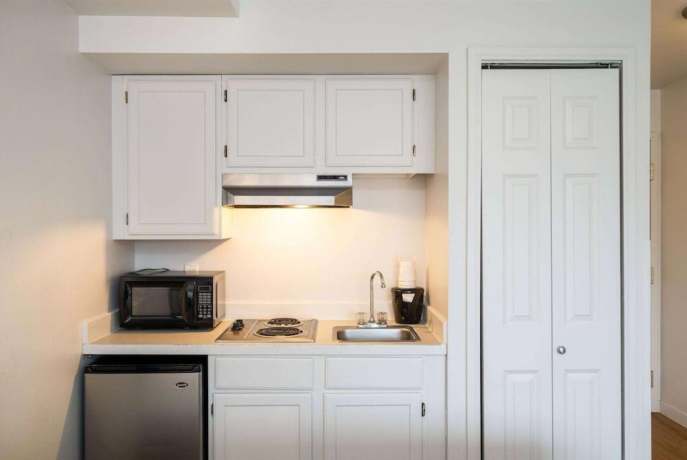 Baymont by Wyndham Bellingham photo 30