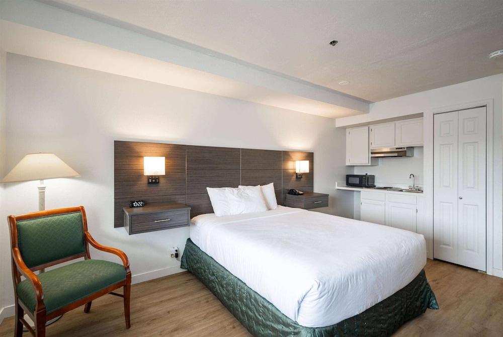 Baymont by Wyndham Bellingham photo 15