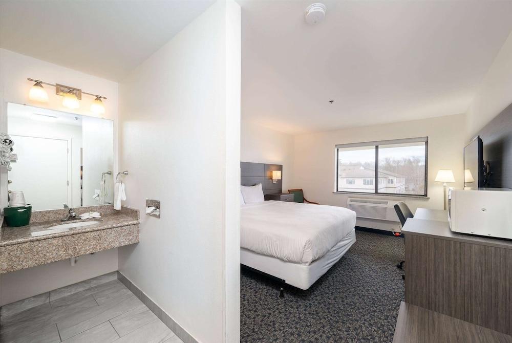 Baymont by Wyndham Bellingham photo 16
