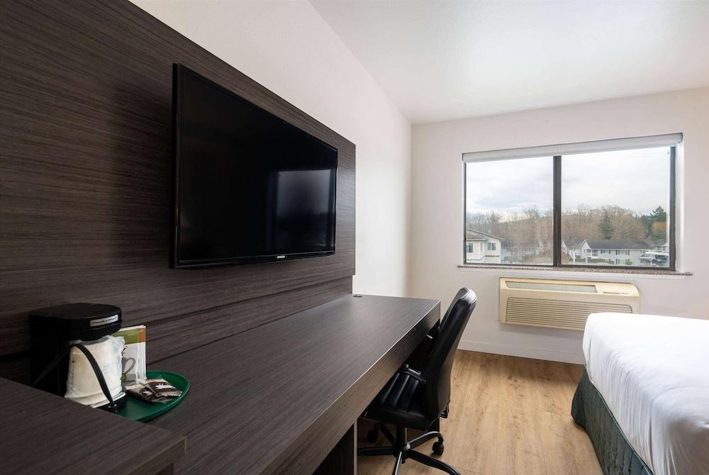 Baymont by Wyndham Bellingham photo 18