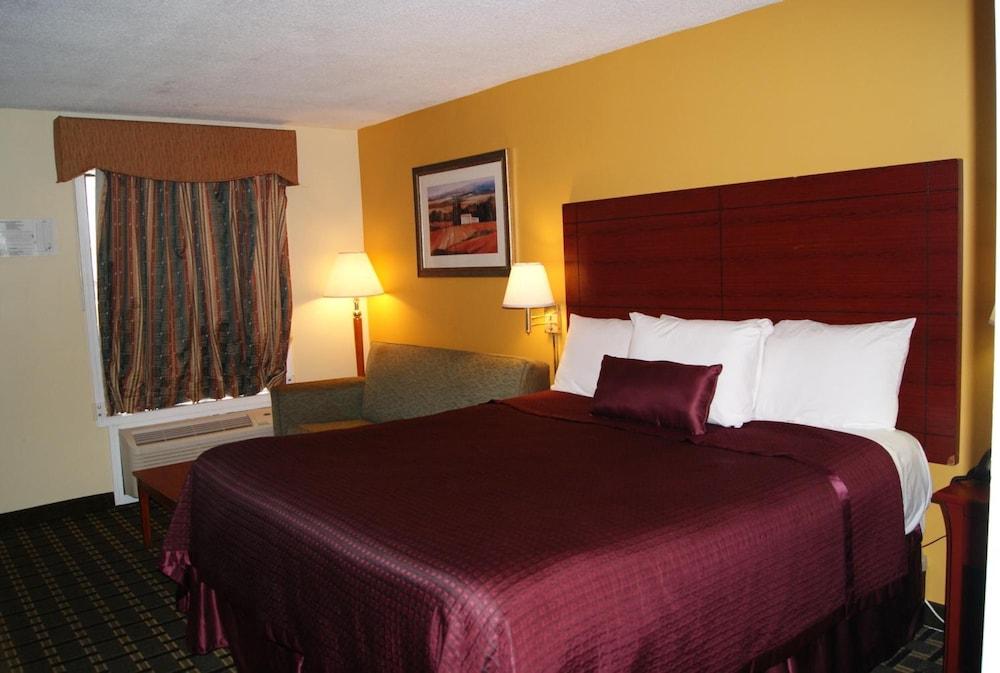 Red Carpet Inn photo 27