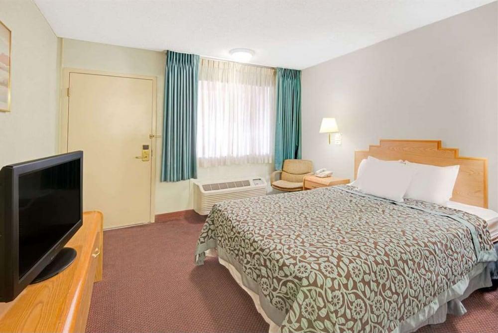 Tree Inn & Suites Albuquerque. photo 14